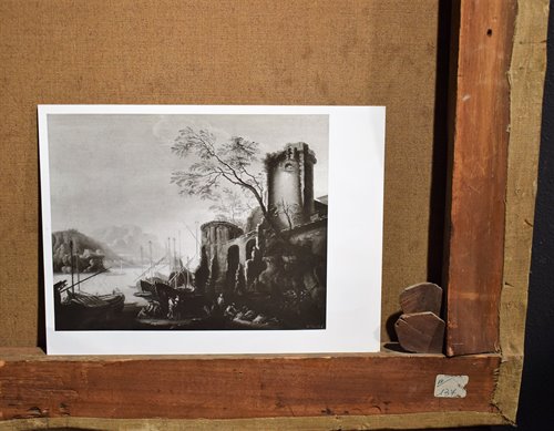 Paysage côtier avec port et ruines